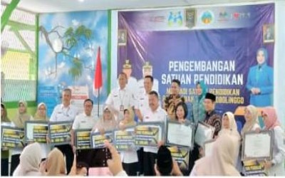 SMKN 3 PROBOLINGGO RAIH PREDIKAT SEKOLAH RAMAH ANAK KATEGORI MAMPU