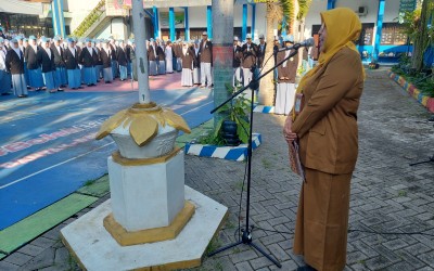 SEKOLAH JADIKAN HALALBIHALAL DAN APEL UNTUK PERBAIKAN GAYA NATURAL TANPA RIASAN
